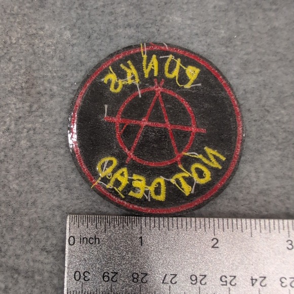 Punk Not Dead Anarchy Symbol Embroidered Patch Circle Black Red Yellow - Picture 2 of 2